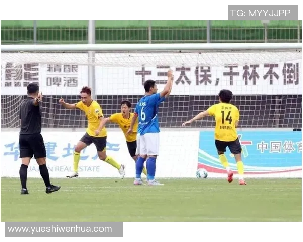 足球巨星走进草根球场 揭开业余足球背后的热血与梦想